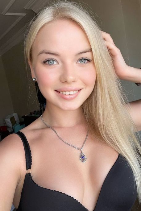 Avocado - Escort Girl in Earl's Court London