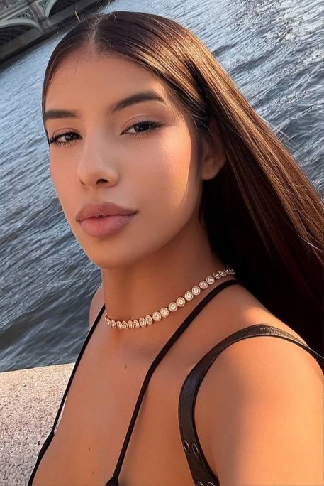 Klorane - Escort Girl in Paddington London