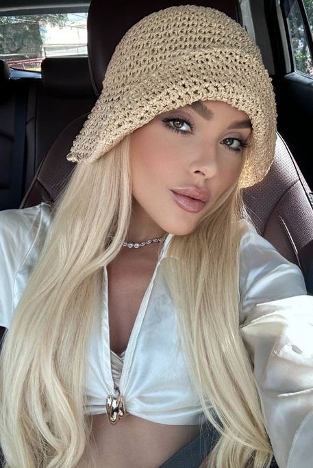 Colenia - Escort Girl in Earl's Court London