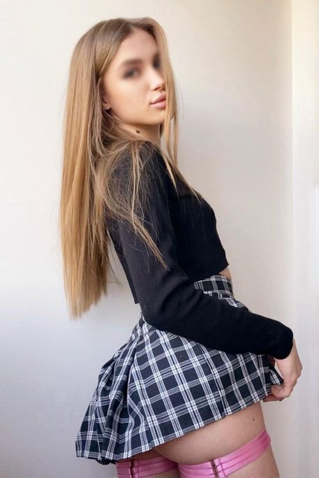 Aurina - Escort Girl in Earl's Court London