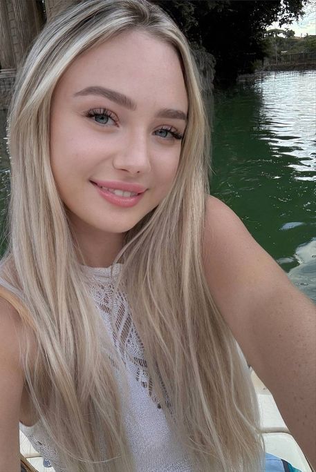 Avemina - Escort Girl in St. James's Park London