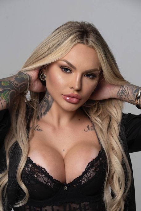 Glo - Escort Girl in Langdon Park London