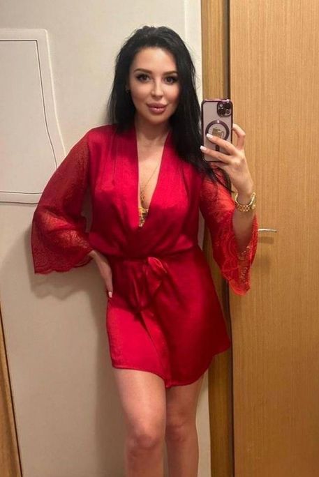 Deliora - Escort Girl in Green Park London