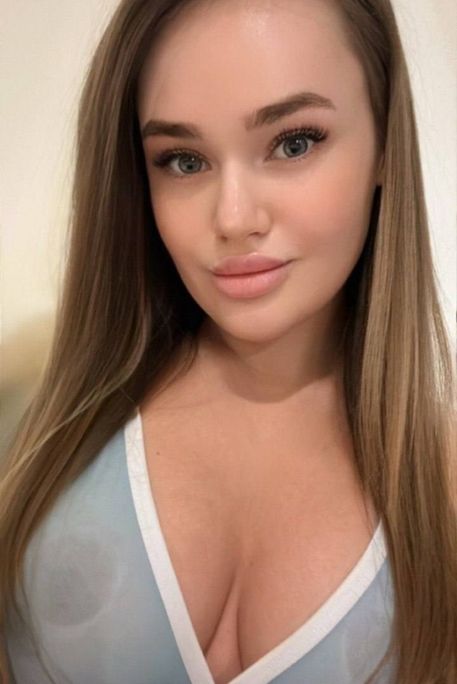 Manifesta - Escort Girl in St. James's Park London