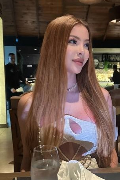 Revlon - Escort Girl in Knightsbridge London